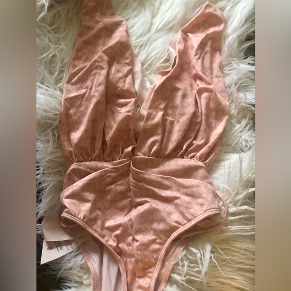 Coming in Haht Leghahcy one piece WITH POCKETS - Picture 7 of 10